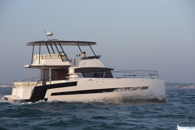 BALI 4.3MY 双体动力艇